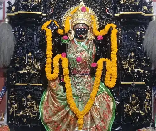 माँ त्रिपुरा सुंदरी की मुर्ती
