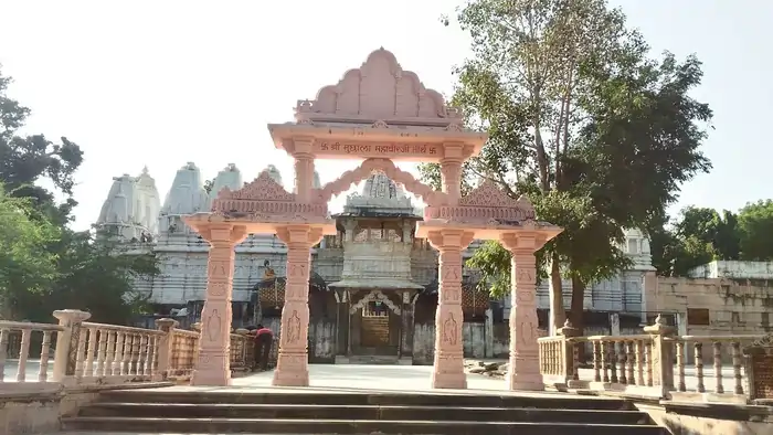 मुच्छल महावीर मंदिर (Muchchal Mahavir Temple)