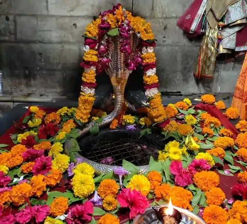 अचलेश्वर महादेव मंदिर माउंट आबू का गर्भगृह