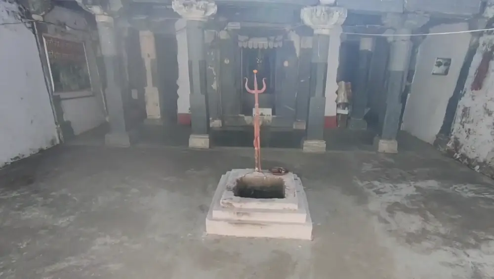 रसिया बालम के तोरण के बीच स्थित हवन कुंड