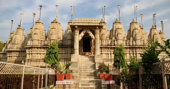 सतबीस देवरी मंदिर चित्तौड़गढ़ (Sathis Deori Temple Chittorgarh)