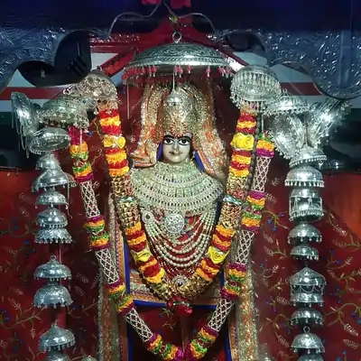 गर्भगृह में स्थापित तनोट माता की मुख्य प्रतिमा