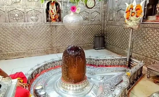 महाकालेश्वर मंदिर उज्जैन के गर्भगृह में स्थापित शिवलिंग
