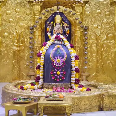 सोमनाथ मंदिर गुजरात के गर्भगृह में स्थापित शिवलिंग