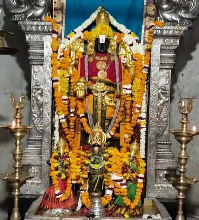 श्री वेंकटेश्वर स्वामी मंदिर सुजानगढ़ चुरू के गर्भगृह में स्थापित मूर्ति